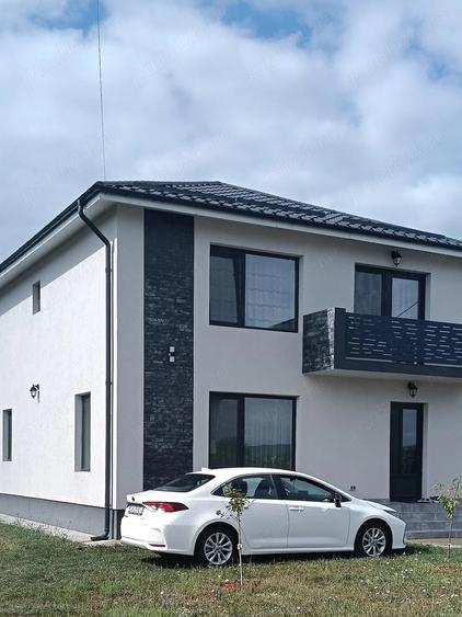 Casă cu 3 camere cu Teren 1000 Mp în Săcueni