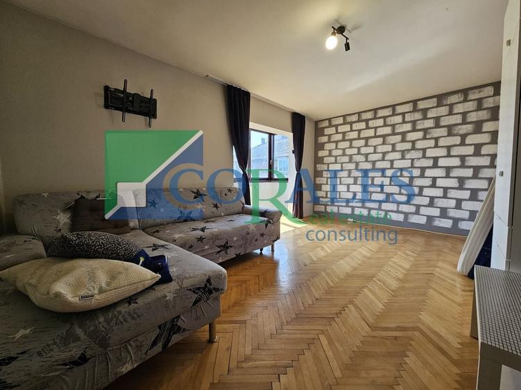 Apartament cu 2 camere decomandat, mobilat în Bucovina