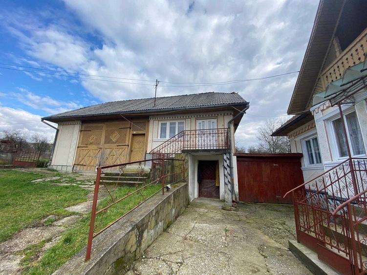 Casă cu 4 camere în Văleni
