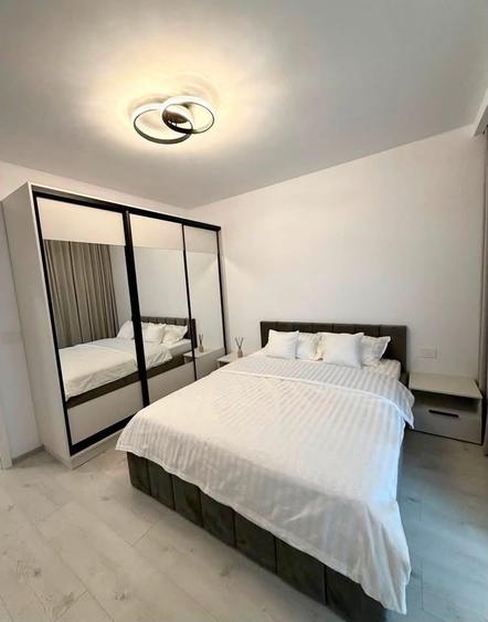 Apartament cu 3 camere semidecomandat în Aradului