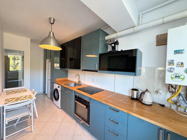 Apartament cu 3 camere semidecomandat în Iancu Nicolae