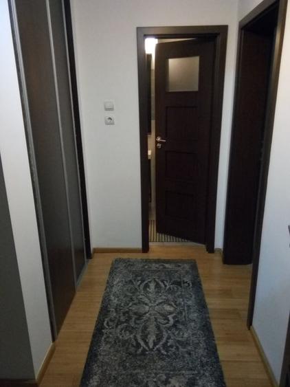 Apartament cu 3 camere semidecomandat în Teiul Doamnei