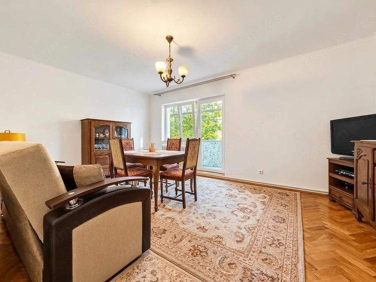 Apartament cu 3 camere decomandat în Girocului