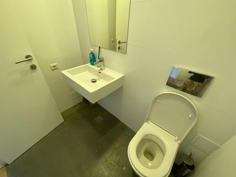 Apartament cu 3 camere semidecomandat în Cotroceni