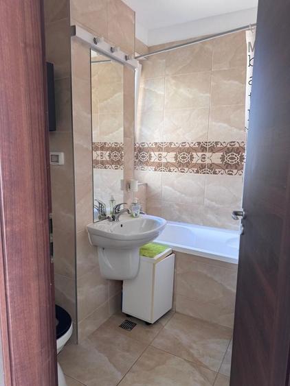Inchiriez apartament cu 3 camere , 2 bai , complet mobilat si utilat in blocul Iris 3 - 7