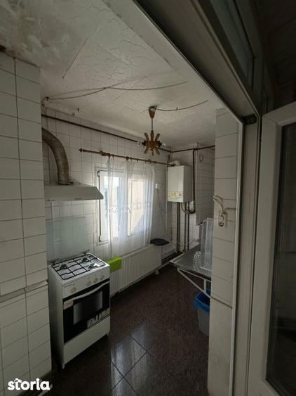 Apartament cu 3 camere în Craiovița Nouă