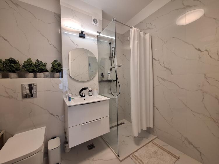 Apartament cu 2 camere semidecomandat, mobilat în Florești