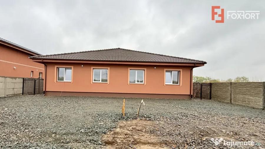 Casă cu 4 camere cu Teren 300 Mp în Ghiroda