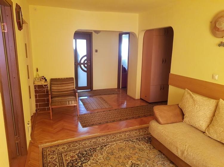 Apartament cu 4 camere decomandat în Central