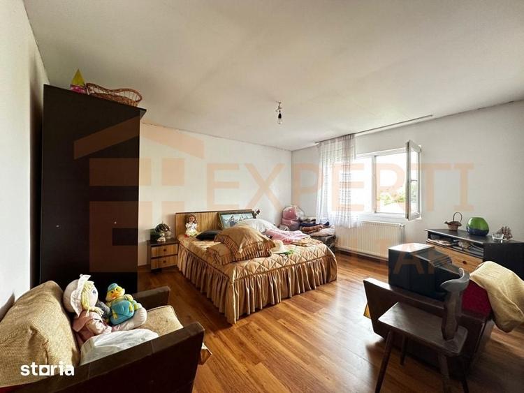 Casă cu 7 camere cu Teren 780 Mp în Ion Creangă