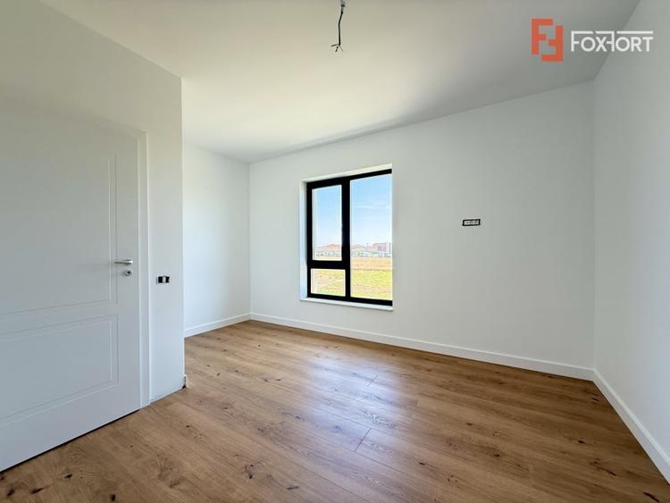 Duplex cu 5 camere cu Canalizare în Dumbrăvița