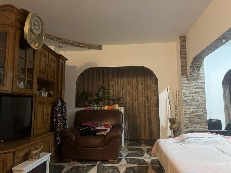 Apartament cu 3 camere decomandat în Găvana