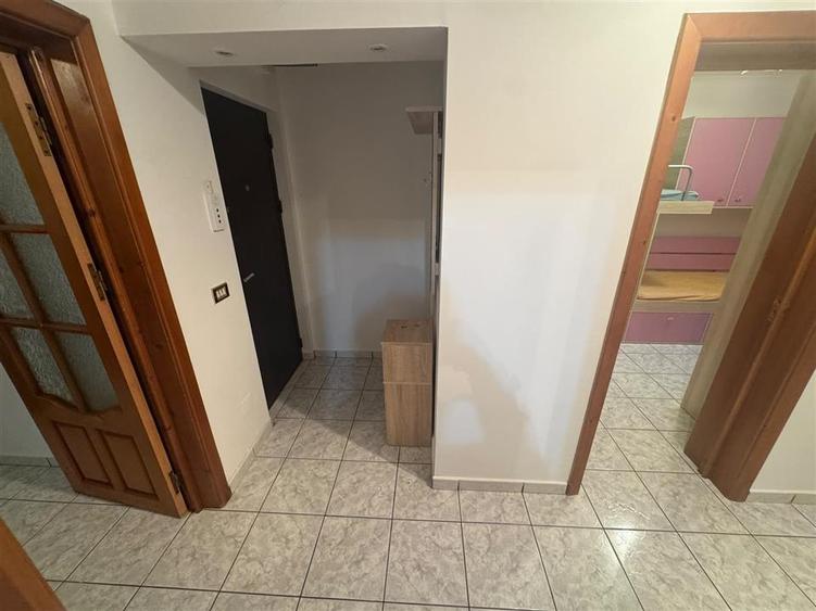 Apartament cu 3 camere decomandat, mobilat în Brăilei