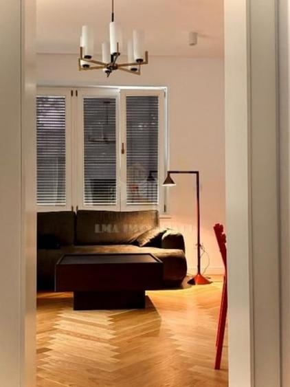 Apartament cu 3 camere semidecomandat în Schei