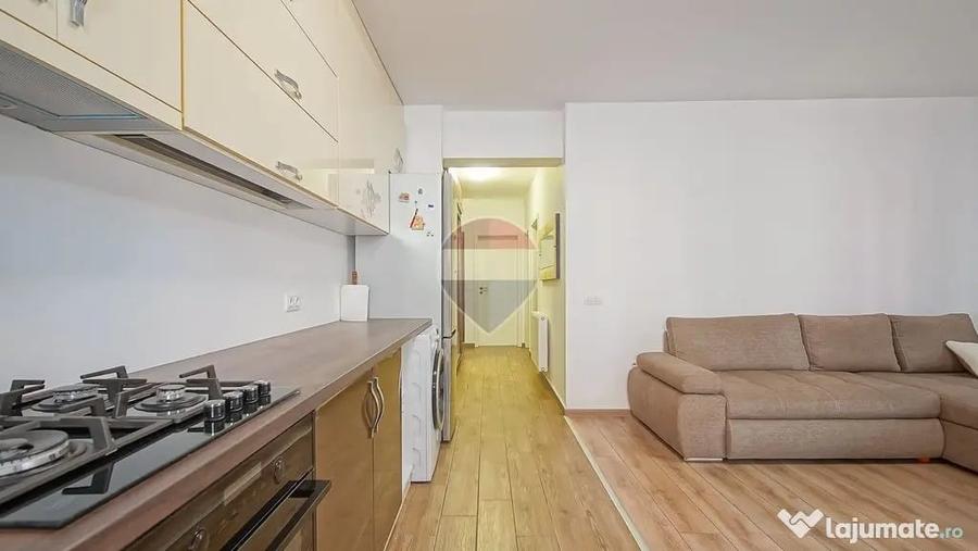 Apartament cu 3 camere decomandat în Tractorul