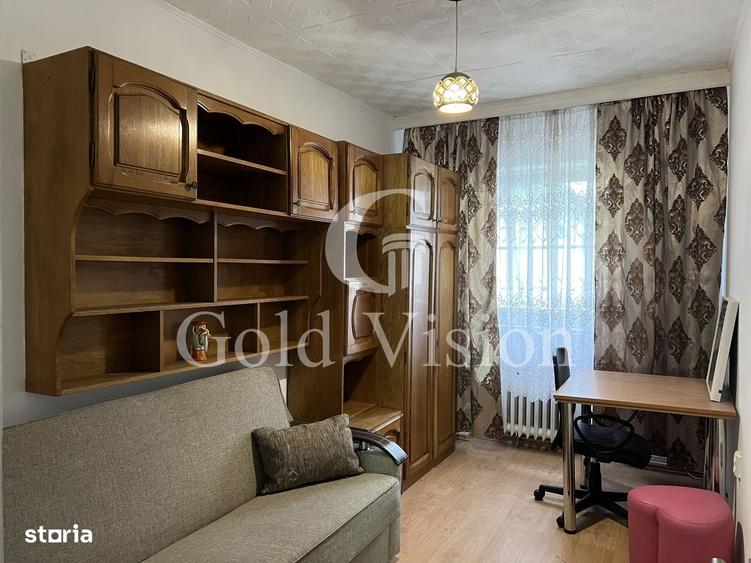 Apartament cu 3 camere semidecomandat în Central