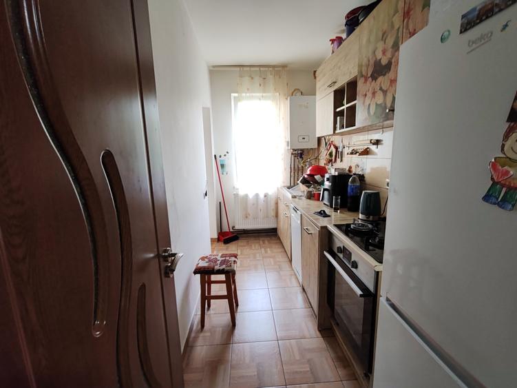 Apartament cu 3 camere semidecomandat în Gării