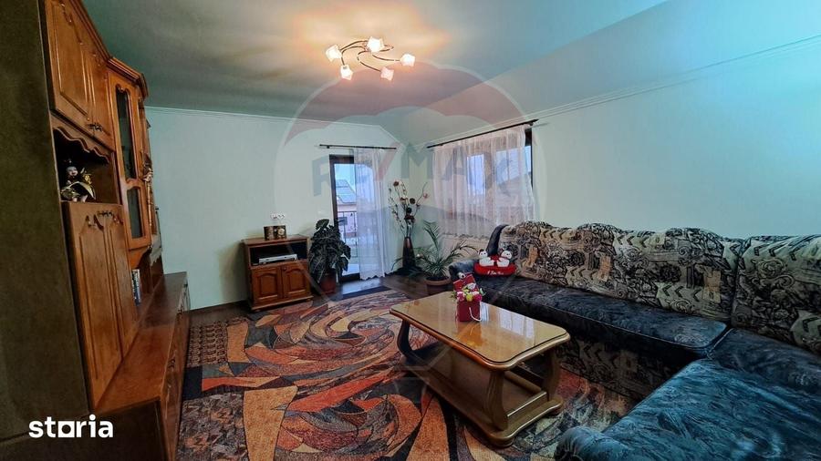 Casă cu 9 camere cu Teren 520 Mp în Cetate