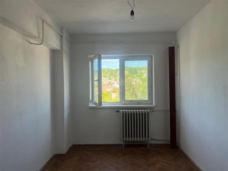 Apartament cu 3 camere decomandat în Ultracentral