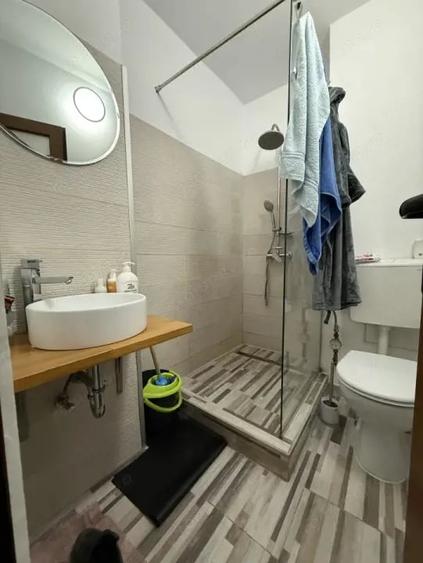 Apartament cu 4 camere decomandat, mobilat în Baba-Dochia