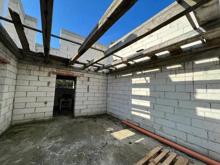 Casă cu 4 camere cu Teren 427 Mp în Central
