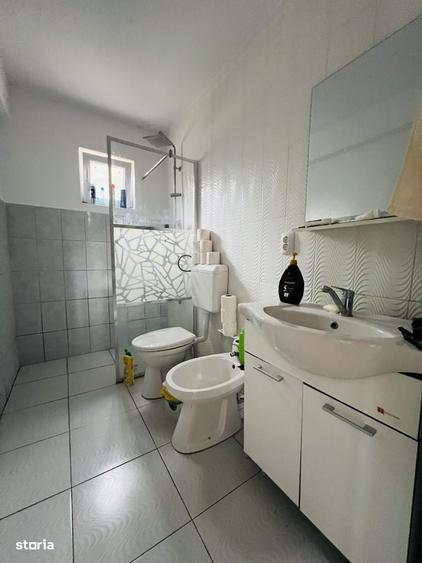 Apartament cu 3 camere decomandat în Giarmata