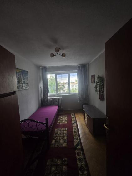 Apartament cu 3 camere semidecomandat în Dristor