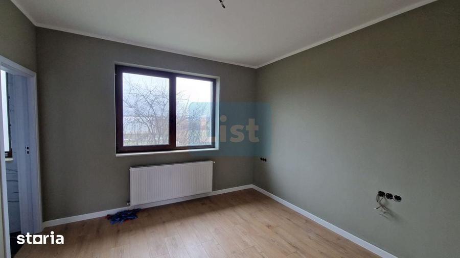 Casă cu 4 camere cu Teren 476 Mp în Recea