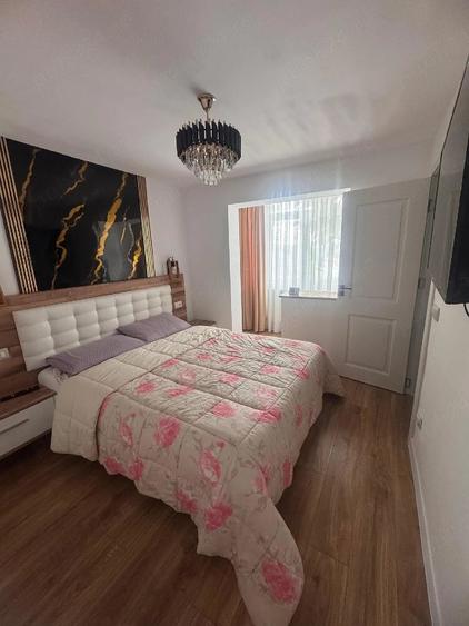 Apartament cu 3 camere decomandat în Horia