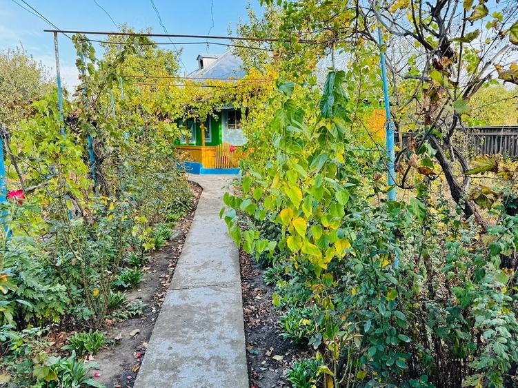 Casă cu 6 camere cu Teren 1100 Mp în Grindu