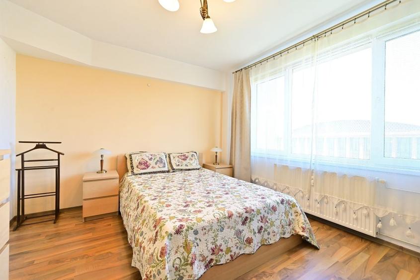 Apartament cu 3 camere semidecomandat în Sala Palatului