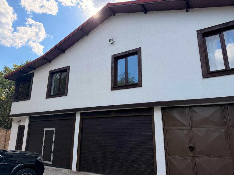 Casă cu 4 camere în Băneasa
