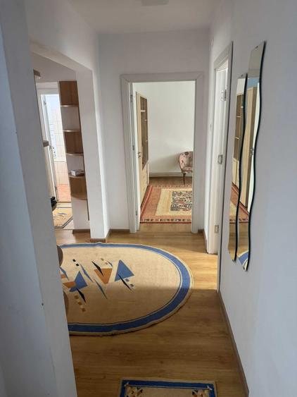 Apartament cu 3 camere decomandat în Valea Muscelului