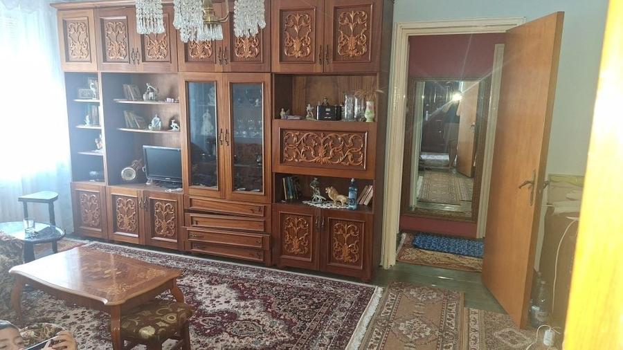 Apartament cu 3 camere semidecomandat în Titan