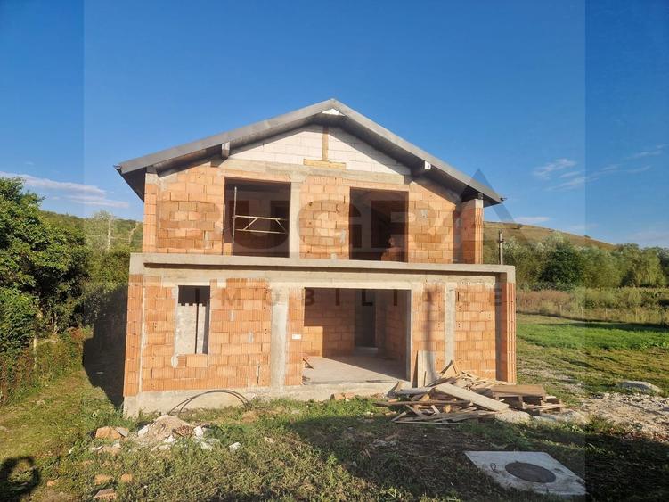 Casă individuală cu 4 camere cu Canalizare în Corpadea