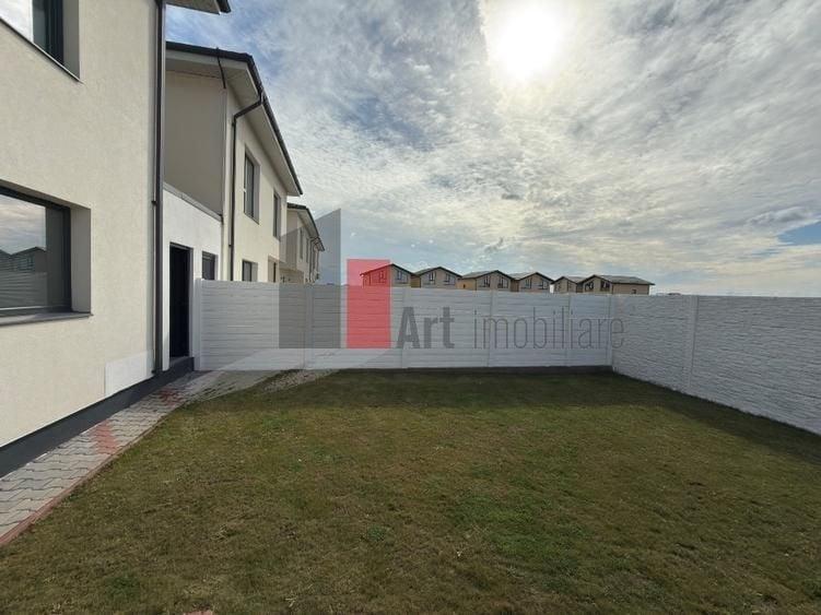Casă cu 4 camere în Domnești