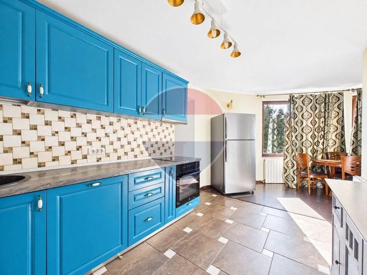 Casă individuală cu 6 camere cu Teren 7320 Mp în Curcani