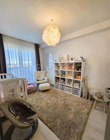 Apartament cu 4 camere decomandat, mobilat în Unirii
