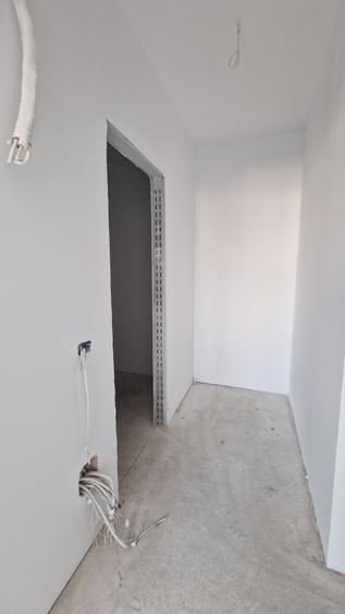 Apartament cu 4 camere decomandat în Mihai Bravu