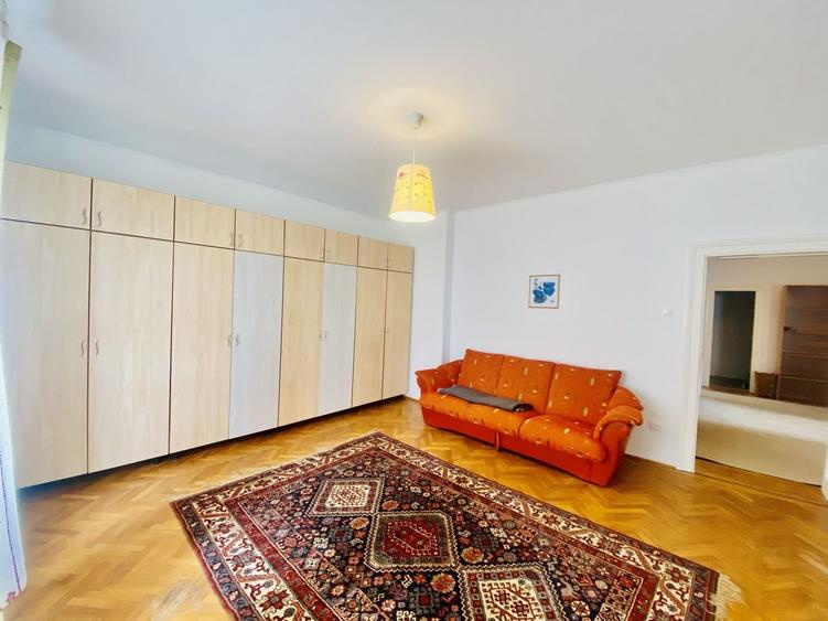 Apartament cu 4 camere în Sub Arini