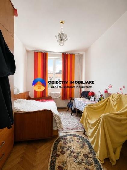 Apartament cu 4 camere decomandat în Precista