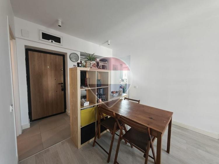 Apartament cu 3 camere semidecomandat, mobilat în Pipera