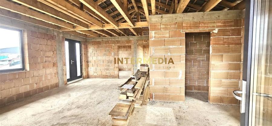 Casă individuală cu 3 camere cu Teren 300 Mp în Micești