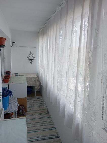 Apartament cu 3 camere decomandat în Exterior Vest