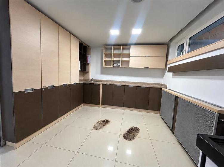 Spațiu comercial, de 61 mp, în Vlahuță