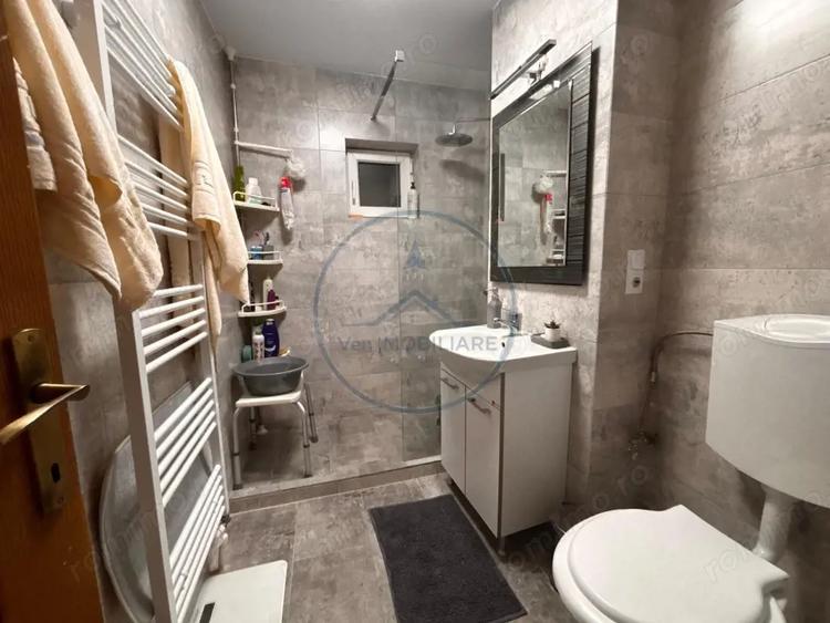 Apartament cu 4 camere decomandat, mobilat în Calea Moldovei
