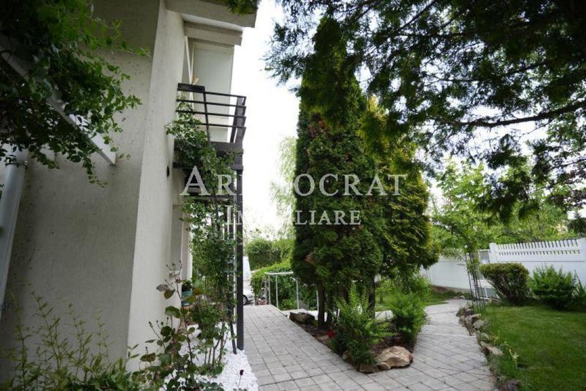 Casă cu 5 camere cu Teren 450 Mp în Corbeanca