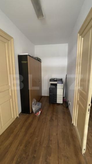 Casă individuală cu 6 camere cu Canalizare în Ultracentral