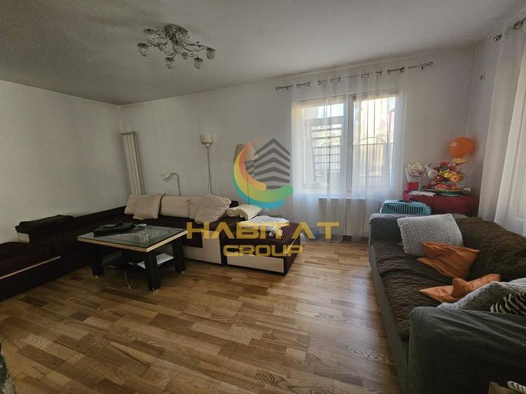 Casă individuală cu 7 camere cu Canalizare în Vitan