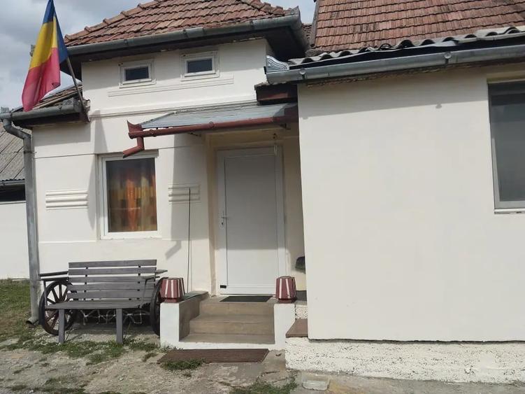 Casa de vanzare cu 5 camere - 2